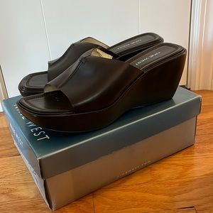 Nine West platform shoe